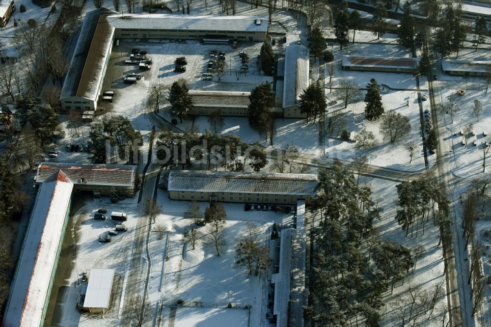 Berlin von oben - Gebäudekomplex der Bundeswehr- Militär- Kaserne Hottengrund an der Sakrower Landstraße im Stadtteil Kladow in Berlin