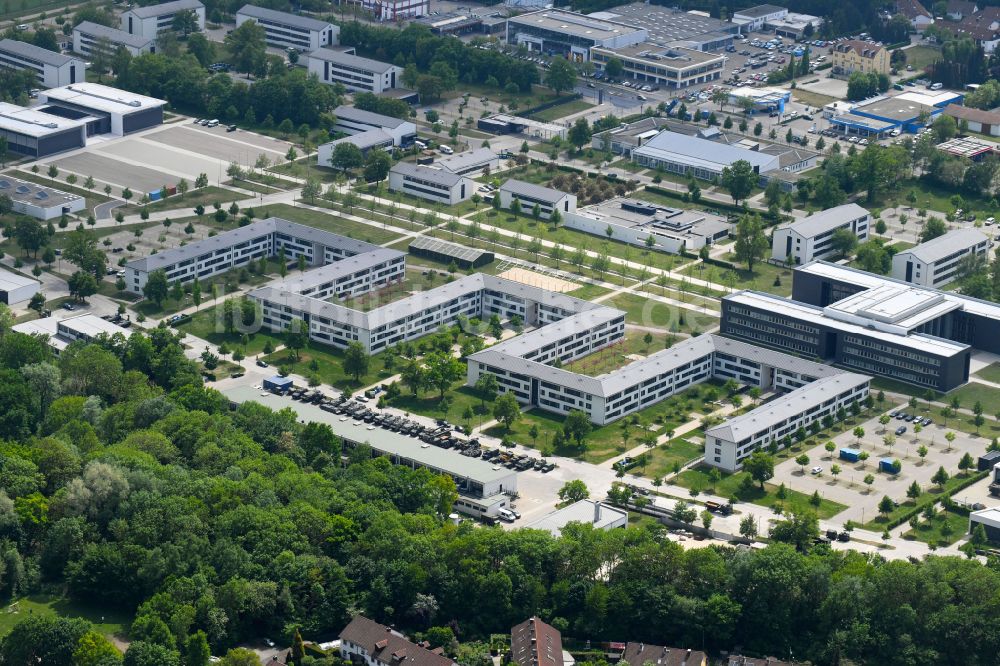 Ingolstadt aus der Vogelperspektive: Gebäudekomplex der Bundeswehr- Militär- Kaserne Kaserne Ingolstadt in Ingolstadt im Bundesland Bayern, Deutschland