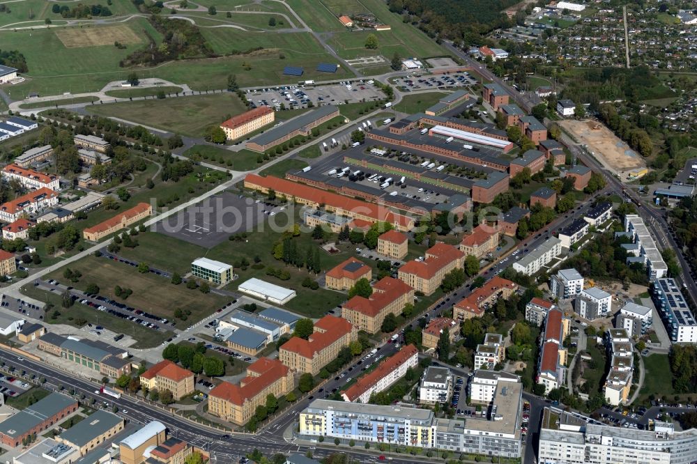 Leipzig von oben - Gebäudekomplex der Bundeswehr- Militär- Kaserne mit Kraftfahrausbildungszentrum der Bundeswehr an der Landsberger Straße / Olbrichtstraße im Ortsteil Möckern in Leipzig im Bundesland Sachsen, Deutschland