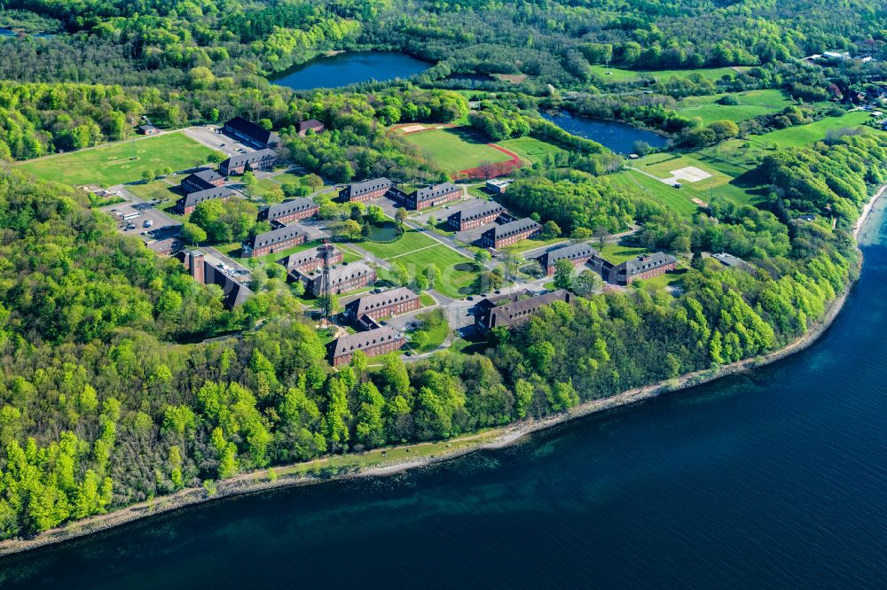 Glücksburg aus der Vogelperspektive: Gebäudekomplex der Bundeswehr- Militär- Kaserne der Marine in Glücksburg im Bundesland Schleswig-Holstein, Deutschland