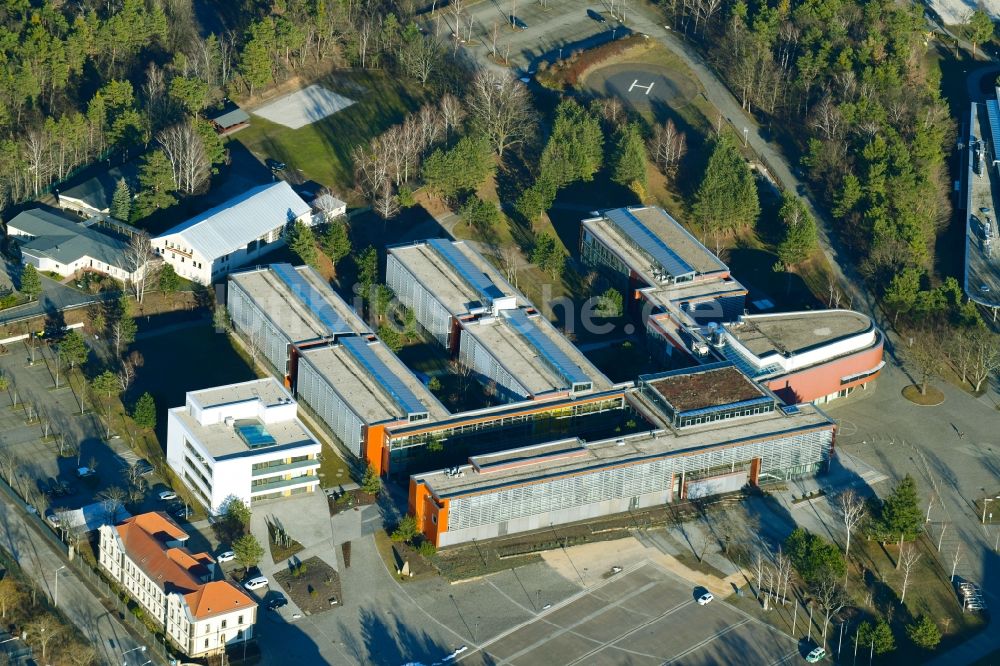 Luftaufnahme Dresden - Gebäudekomplex der Bundeswehr- Militär- Kaserne Offizierschule des Heeres (OSH) in Dresden im Bundesland Sachsen, Deutschland