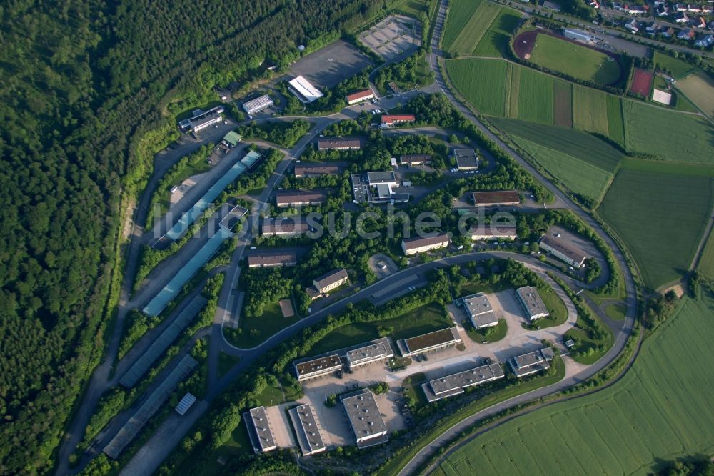 Hardheim von oben - Gebäudekomplex der Bundeswehr- Militär- Kaserne des Standortübungsplatzes in Hardheim im Bundesland Baden-Württemberg, Deutschland