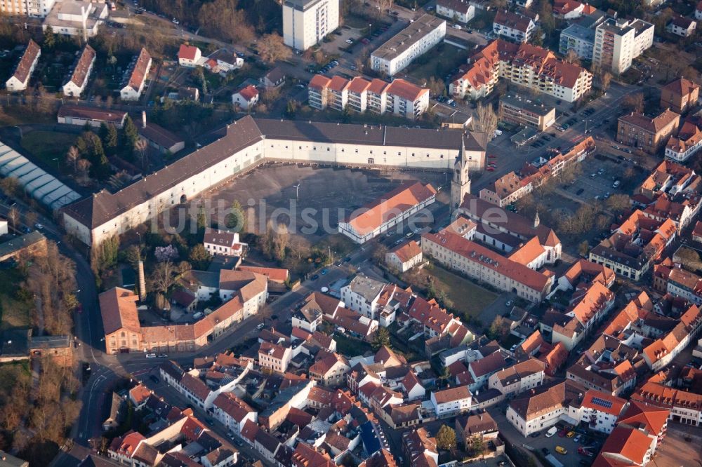 Germersheim von oben - Gebäudekomplex der Bundeswehr- Militär- Kaserne Stengelkaserne in Germersheim im Bundesland Rheinland-Pfalz, Deutschland