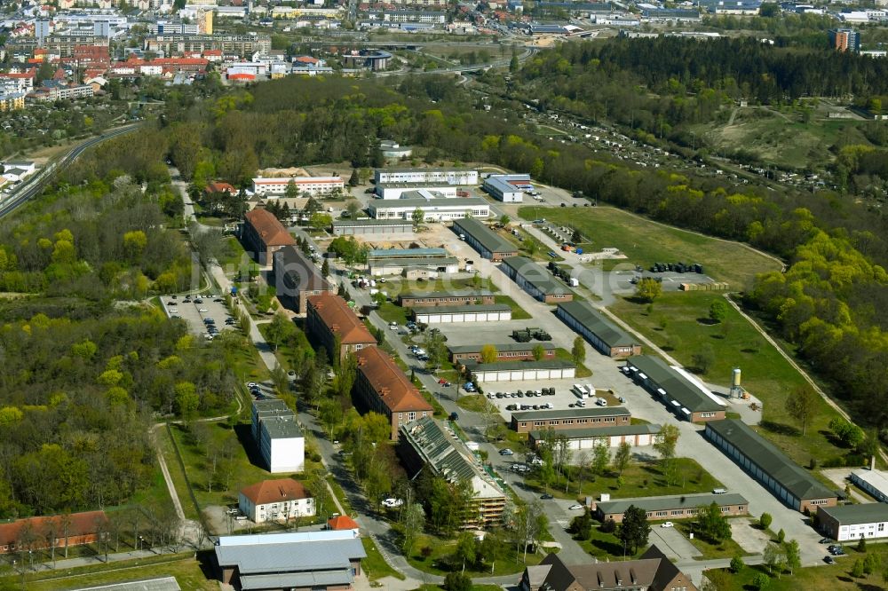 Neubrandenburg aus der Vogelperspektive: Gebäudekomplex der Bundeswehr- Militär- Kaserne des Verbandes der Reservisten der Deutschen Bundeswehr e. V. in Neubrandenburg im Bundesland Mecklenburg-Vorpommern, Deutschland