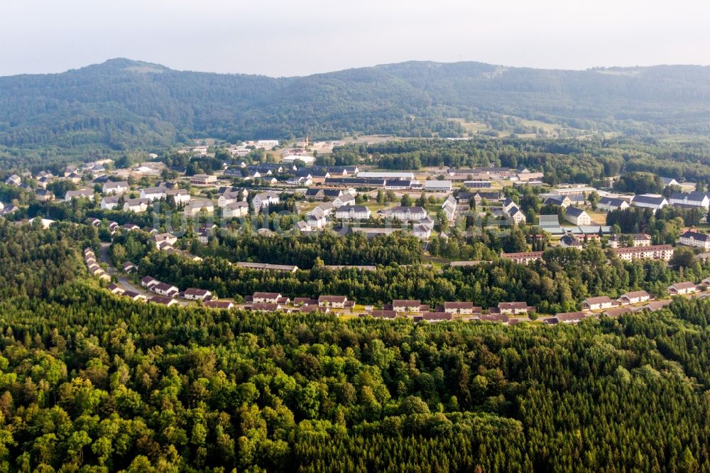 Neuwildflecken von oben - Gebäudekomplex der Bundeswehr- Militär- Kaserne Wildflecken in Neuwildflecken im Bundesland Bayern, Deutschland