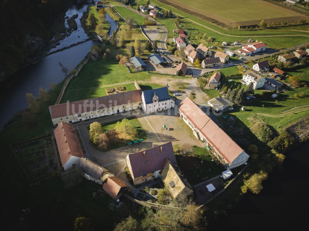 Klosterbuch von oben - Gebäudekomplex des ehemaligen Klosters des Förderverein Kloster Buch e.V. in Klosterbuch im Bundesland Sachsen, Deutschland