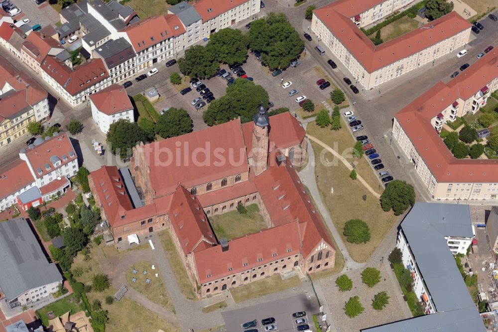 Brandenburg an der Havel von oben - Gebäudekomplex des ehemaligen Klosters und heutigen Archäologisches Landesmuseum am Paulikloster Neustädtische Heidestraße in Brandenburg an der Havel im Bundesland Brandenburg