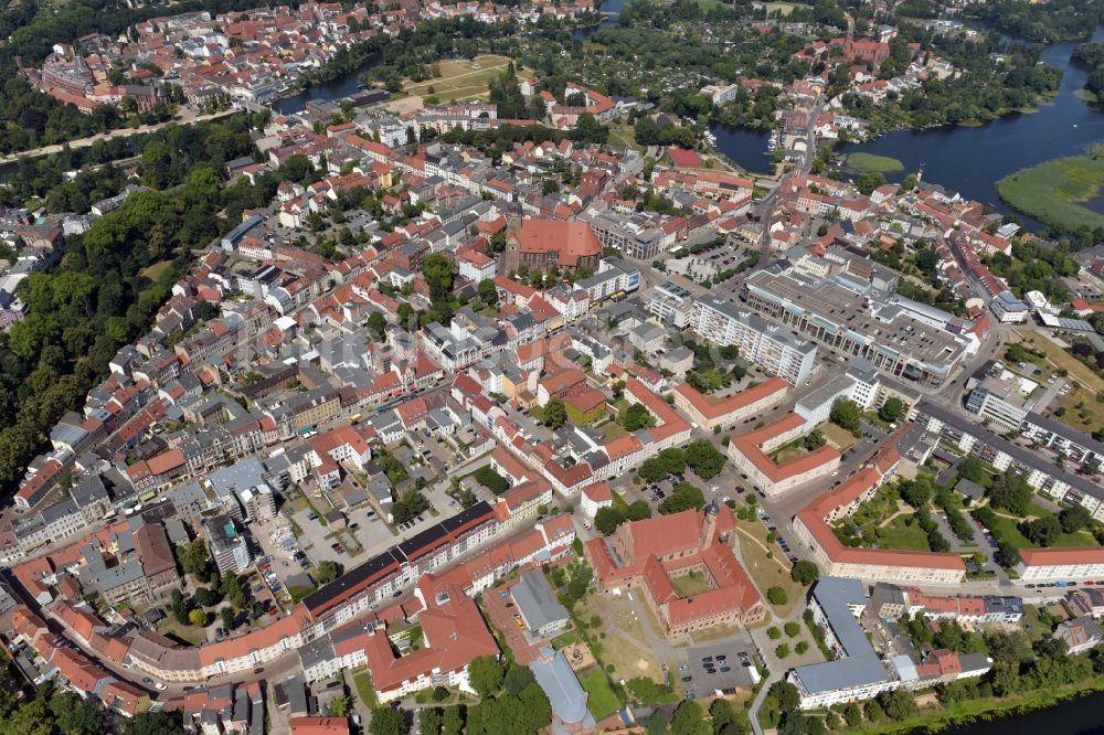 Brandenburg an der Havel aus der Vogelperspektive: Gebäudekomplex des ehemaligen Klosters und heutigen Archäologisches Landesmuseum am Paulikloster Neustädtische Heidestraße in Brandenburg an der Havel im Bundesland Brandenburg