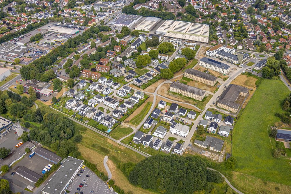 Luftaufnahme Soest - Gebäudekomplex der ehemaligen Militär- Kaserne Adam- Kaserne am Meisinger Weg in Soest im Bundesland Nordrhein-Westfalen, Deutschland