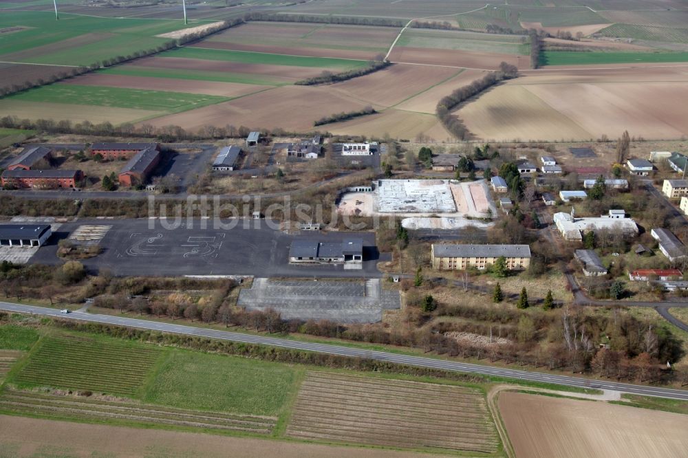 Nierstein von oben - Gebäudekomplex der ehemaligen Militär- Kaserne US Army Anderson Barracks Dexheim in Nierstein im Bundesland Rheinland-Pfalz