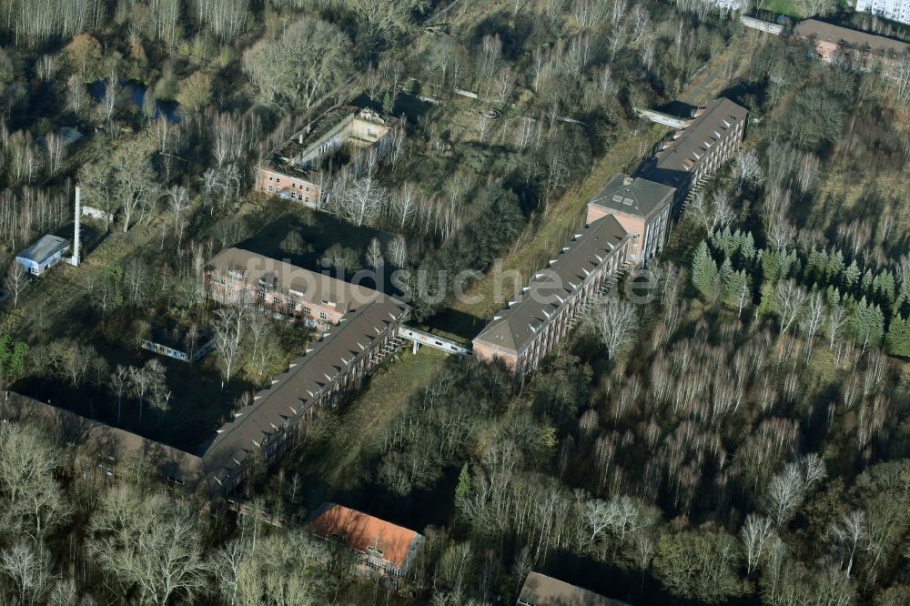 Bernau aus der Vogelperspektive: Gebäudekomplex der ehemaligen Militär- Kaserne in Bernau im Bundesland Brandenburg