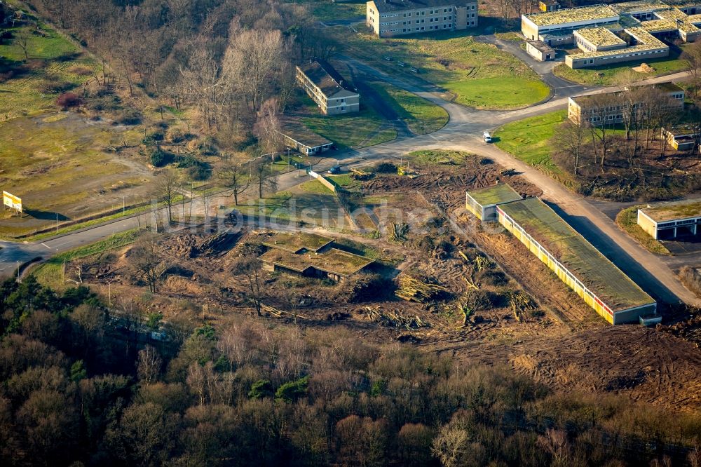 Emmerich am Rhein aus der Vogelperspektive: Gebäudekomplex der ehemaligen Militär- Kaserne in Emmerich am Rhein im Bundesland Nordrhein-Westfalen