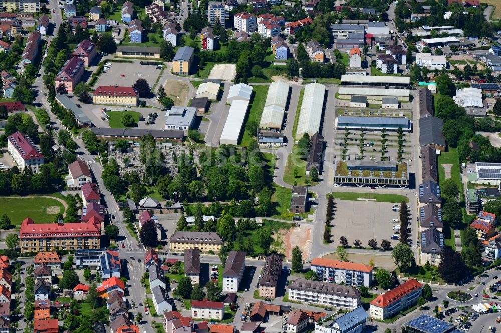 Donaueschingen aus der Vogelperspektive: Gebäudekomplex der ehemaligen Militär- Kaserne Fürstenberg-Kaserne in Donaueschingen im Bundesland Baden-Württemberg, Deutschland