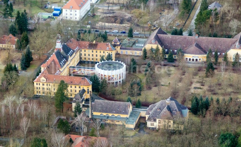 Luftaufnahme Wünsdorf - Gebäudekomplex der ehemaligen Militär- Kaserne Haus der Offiziere im Ortsteil Waldstadt in Wünsdorf im Bundesland Brandenburg, Deutschland