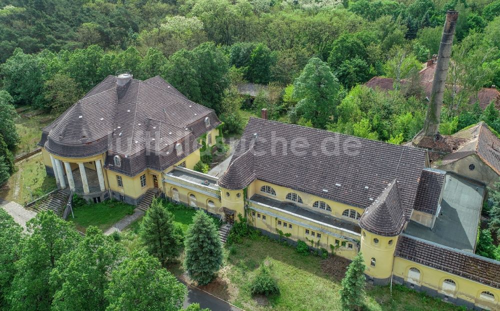 Luftaufnahme Wünsdorf - Gebäudekomplex der ehemaligen Militär- Kaserne Haus der Offiziere im Ortsteil Waldstadt in Wünsdorf im Bundesland Brandenburg, Deutschland