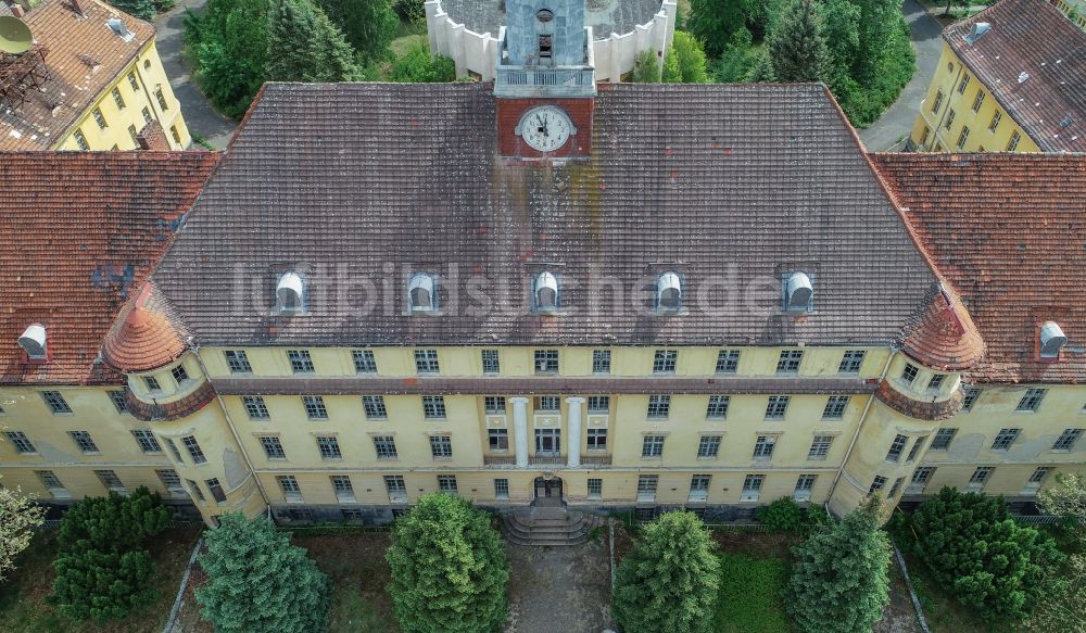 Luftbild Wünsdorf - Gebäudekomplex der ehemaligen Militär- Kaserne Haus der Offiziere im Ortsteil Waldstadt in Wünsdorf im Bundesland Brandenburg, Deutschland