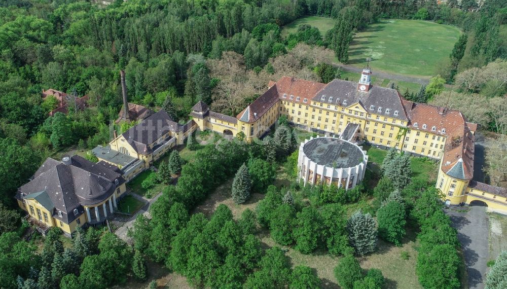 Luftbild Wünsdorf - Gebäudekomplex der ehemaligen Militär- Kaserne Haus der Offiziere im Ortsteil Waldstadt in Wünsdorf im Bundesland Brandenburg, Deutschland