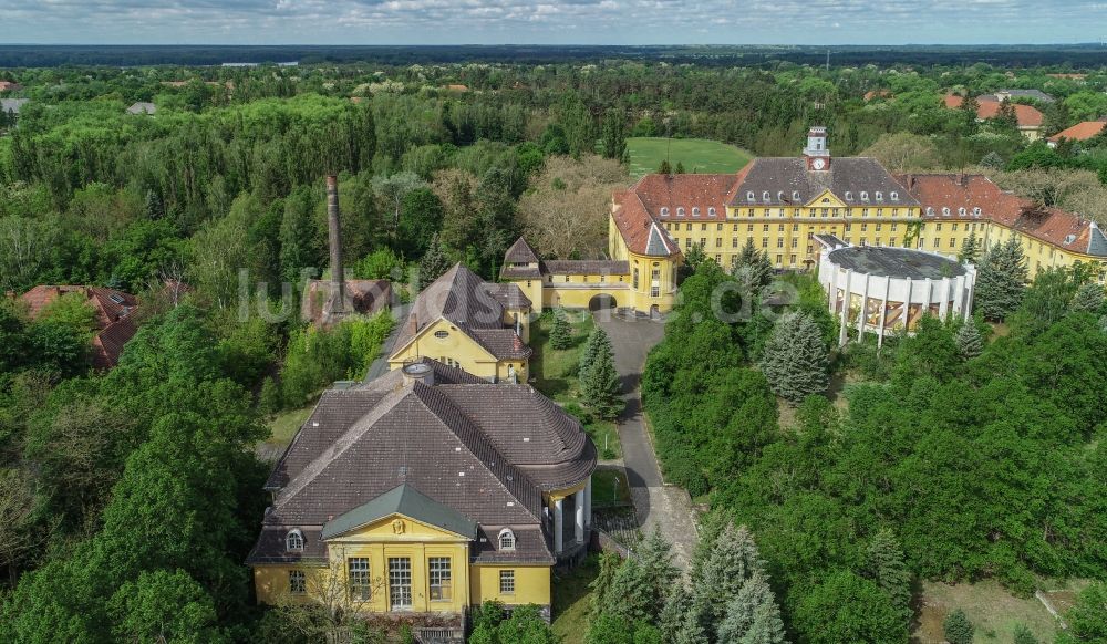 Luftbild Wünsdorf - Gebäudekomplex der ehemaligen Militär- Kaserne Haus der Offiziere im Ortsteil Waldstadt in Wünsdorf im Bundesland Brandenburg, Deutschland