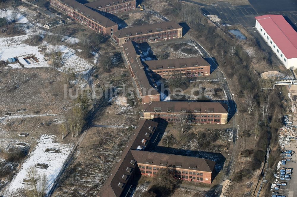 Bernau von oben - Gebäudekomplex der ehemaligen Militär- Kaserne des Heeresbekleidungsamtes Schönfelder Weg in Bernau im Bundesland Brandenburg