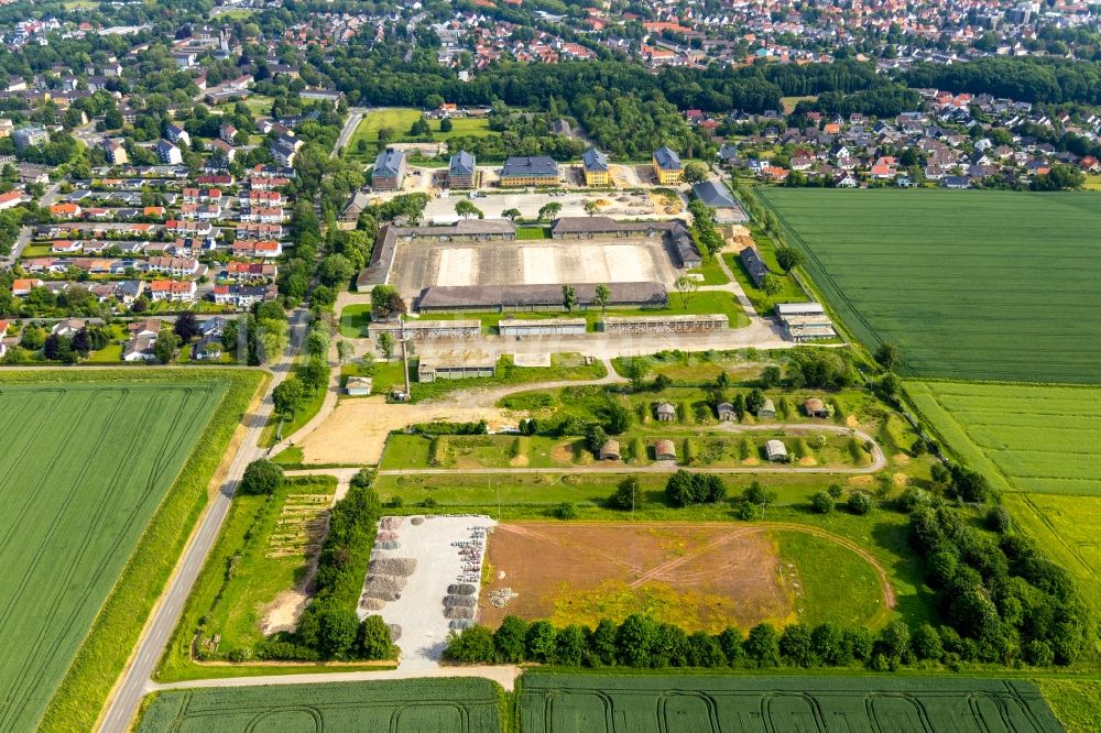 Soest von oben - Gebäudekomplex der ehemaligen Militär- Kaserne Kanaal van Wessem Kaserne in Soest im Bundesland Nordrhein-Westfalen, Deutschland