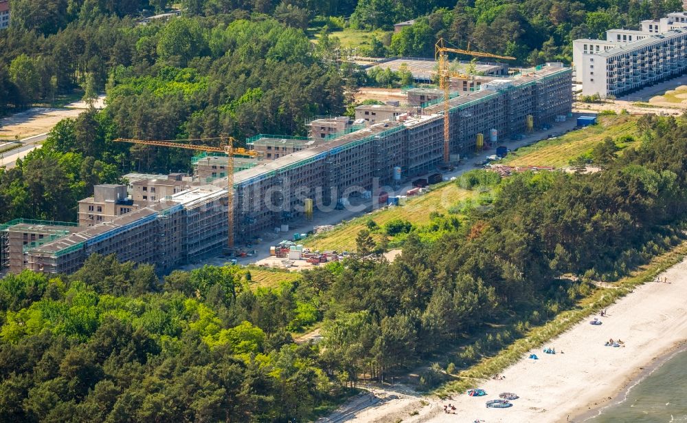 Binz aus der Vogelperspektive: Gebäudekomplex der ehemaligen Militär- Kaserne Koloss von Prora im Ortsteil Prora in Binz im Bundesland Mecklenburg-Vorpommern