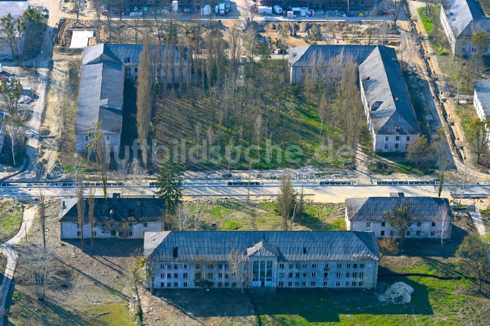 Potsdam aus der Vogelperspektive: Gebäudekomplex der ehemaligen Militär- Kaserne am Krampnitzsee in Fahrland im Bundesland Brandenburg, Deutschland