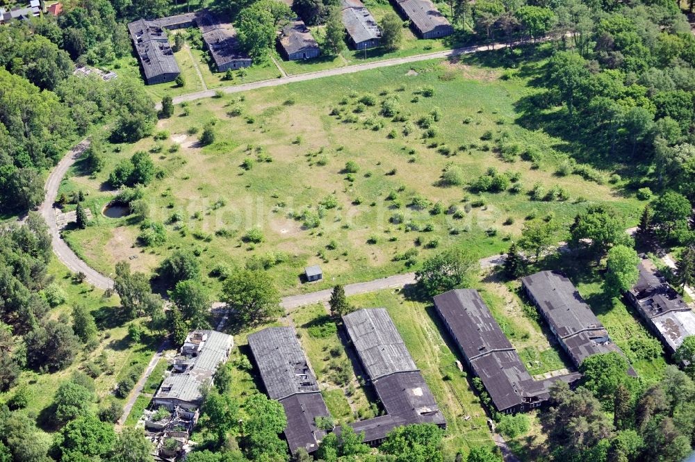 Karlshagen aus der Vogelperspektive: Gebäudekomplex der ehemaligen Militär- Kaserne der NVA LSK/LV Luftstreitkräfte der DDR in Karlshagen im Bundesland Mecklenburg-Vorpommern, Deutschland