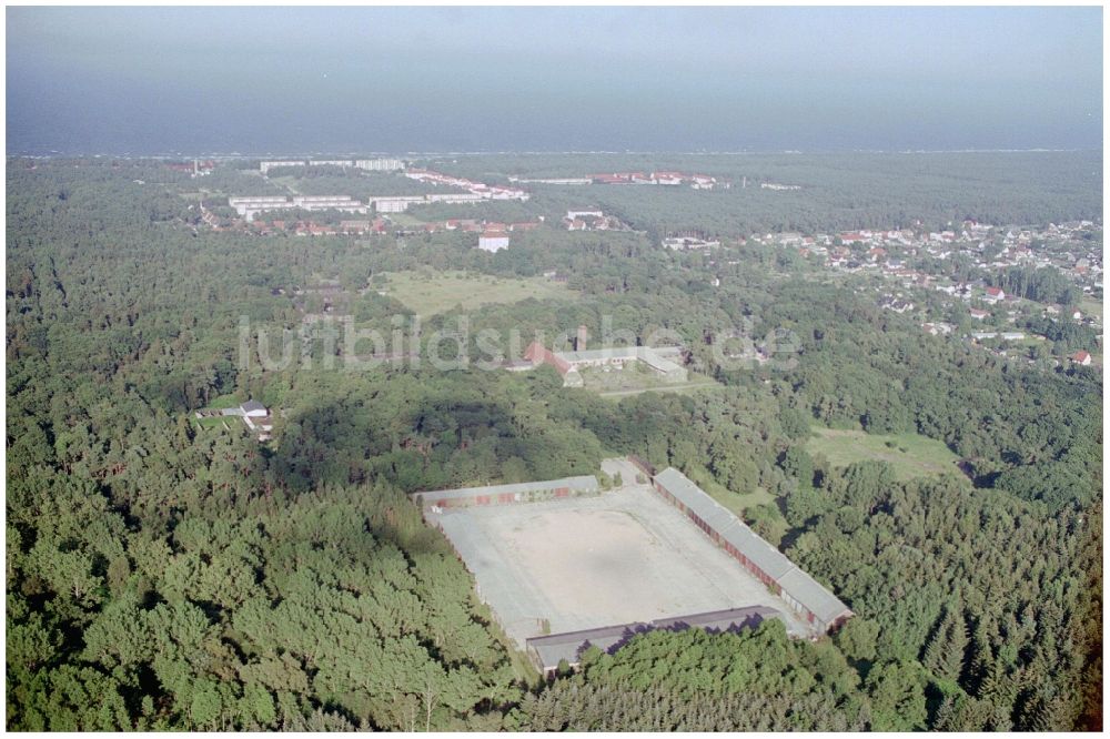 Karlshagen aus der Vogelperspektive: Gebäudekomplex der ehemaligen Militär- Kaserne der NVA LSK/LV Luftstreitkräfte der DDR in Karlshagen im Bundesland Mecklenburg-Vorpommern, Deutschland