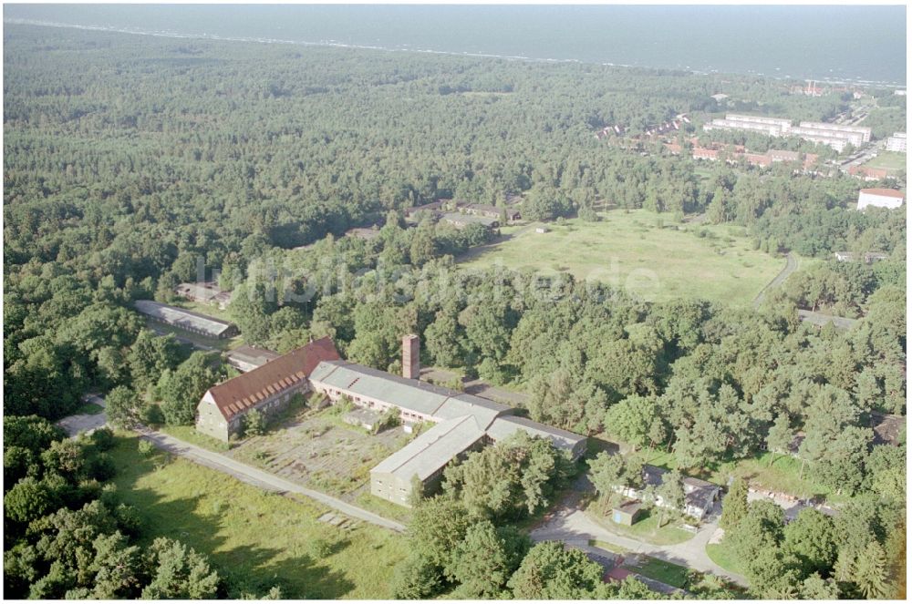 Karlshagen aus der Vogelperspektive: Gebäudekomplex der ehemaligen Militär- Kaserne der NVA LSK/LV Luftstreitkräfte der DDR in Karlshagen im Bundesland Mecklenburg-Vorpommern, Deutschland