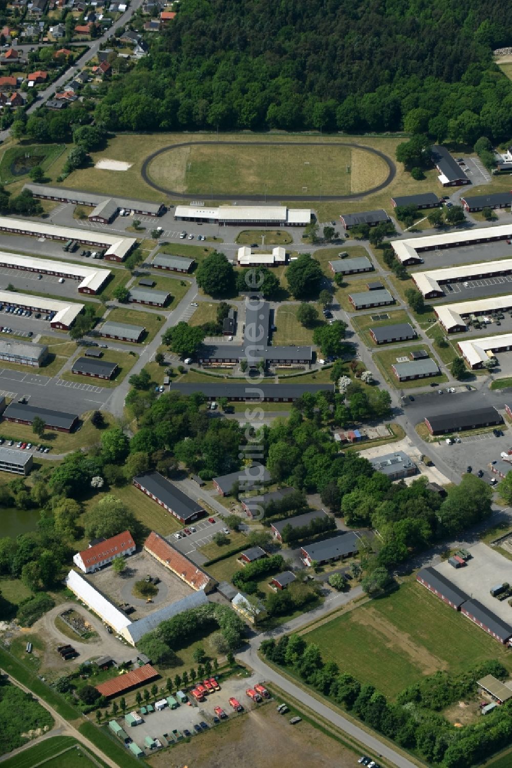 Ronne - Insel Bornholm von oben - Gebäudekomplex der ehemaligen Militär- Kaserne in Ronne - Insel Bornholm in Region Hovedstaden, Dänemark