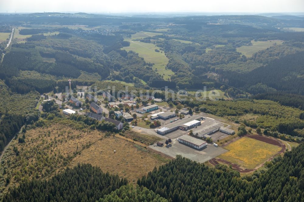 Luftaufnahme Burbach - Gebäudekomplex der ehemaligen Militär- Kaserne Siegerlandkaserne in Burbach im Bundesland Nordrhein-Westfalen, Deutschland