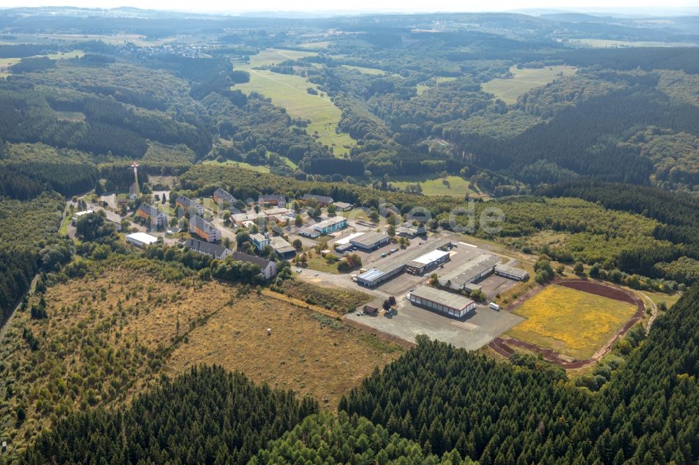 Burbach von oben - Gebäudekomplex der ehemaligen Militär- Kaserne Siegerlandkaserne in Burbach im Bundesland Nordrhein-Westfalen, Deutschland