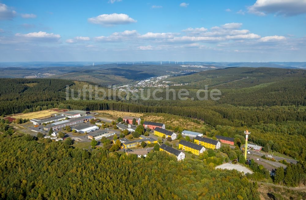 Burbach aus der Vogelperspektive: Gebäudekomplex der ehemaligen Militär- Kaserne Siegerlandkaserne in Burbach im Bundesland Nordrhein-Westfalen, Deutschland