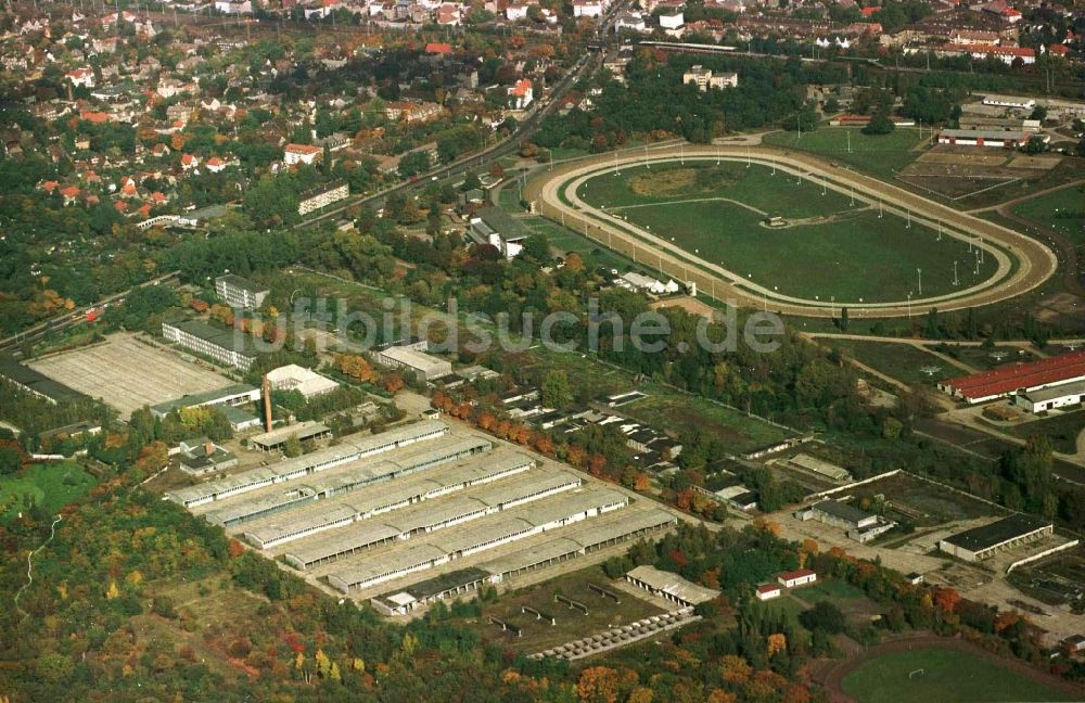 Luftaufnahme Berlin - Gebäudekomplex der ehemaligen Militär- Kaserne der sowjetisch - russisch alliierten Streitkrafte nach deren Abzug in Berlin, Deutschland