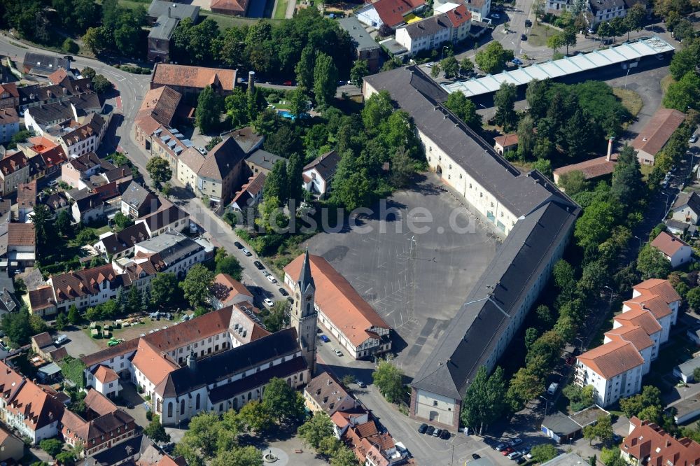 Germersheim von oben - Gebäudekomplex der ehemaligen Militär- Kaserne Stengelkaserne an der Klosterstraße in Germersheim im Bundesland Rheinland-Pfalz