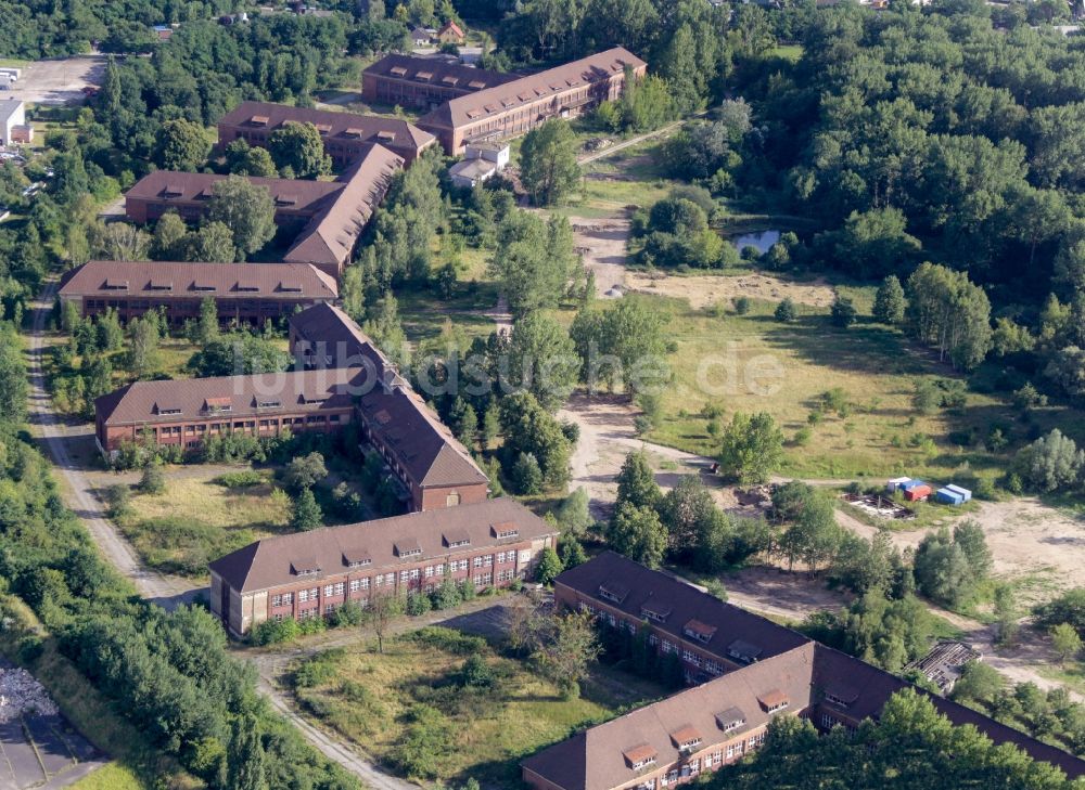 Luftaufnahme Bernau - Gebäudekomplex der ehemaligen Militär- Kaserne am Teufelspfuhl in Bernau im Bundesland Brandenburg