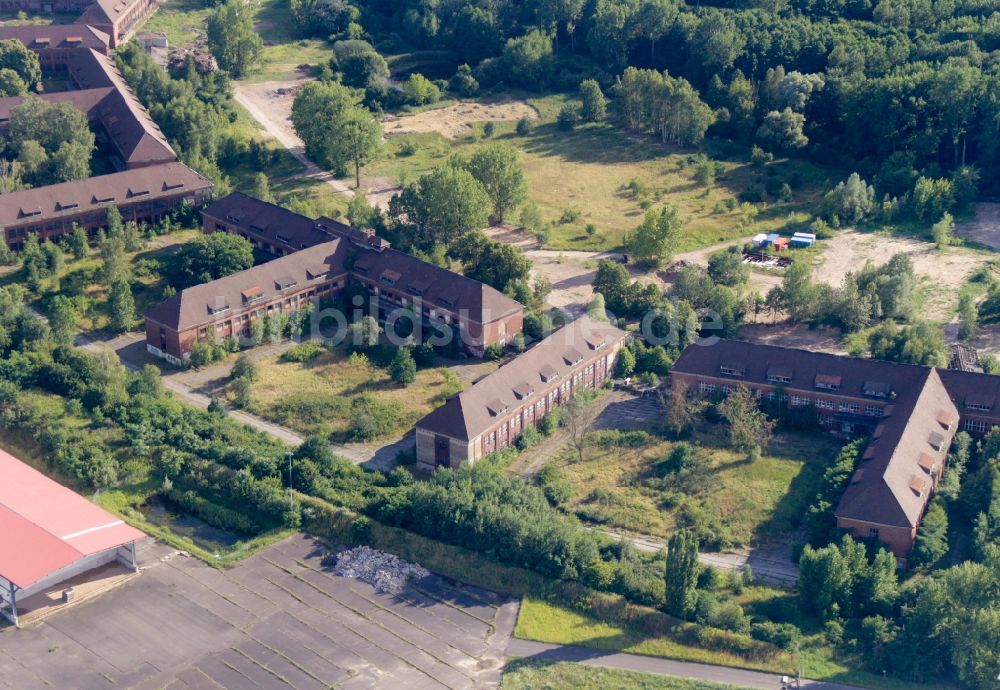 Bernau von oben - Gebäudekomplex der ehemaligen Militär- Kaserne am Teufelspfuhl in Bernau im Bundesland Brandenburg