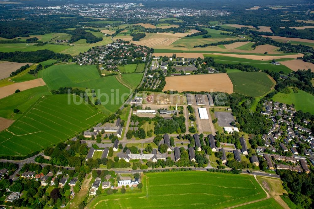 Luftbild Düsseldorf - Gebäudekomplex der ehemaligen Militär- Kasernen Bergische Kasernen an der Knittkuhler Straße in Düsseldorf im Bundesland Nordrhein-Westfalen