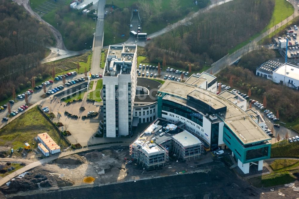 Luftbild Gelsenkirchen - Gebäudekomplex am ehemaligen Parkstadion mit dem Hotel Courtyard by Marriott und der Reha- Klinik medicos AufSchalke in Gelsenkirchen im Bundesland Nordrhein-Westfalen