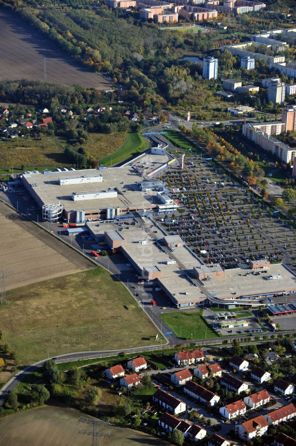 Luftbild Ahrensfelde - Gebäudekomplex des Einkaufszentrum KaufPark Eiche der Unibail-Rodamco Germany GmbH in Ahrensfelde im Bundesland Brandenburg