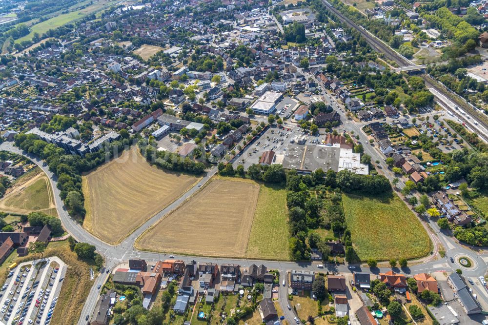 Hamm von oben - Gebäudekomplex des Einkaufszentrums an der Kleinen Amtsstraße im Stadtteil Heessen in Hamm im Bundesland Nordrhein-Westfalen