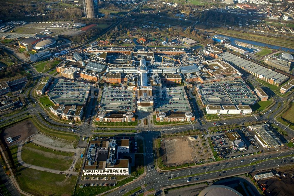 Oberhausen von oben - Gebäudekomplex und Gelände des Einkaufszentrum Centro in Oberhausen im Bundesland Nordrhein-Westfalen