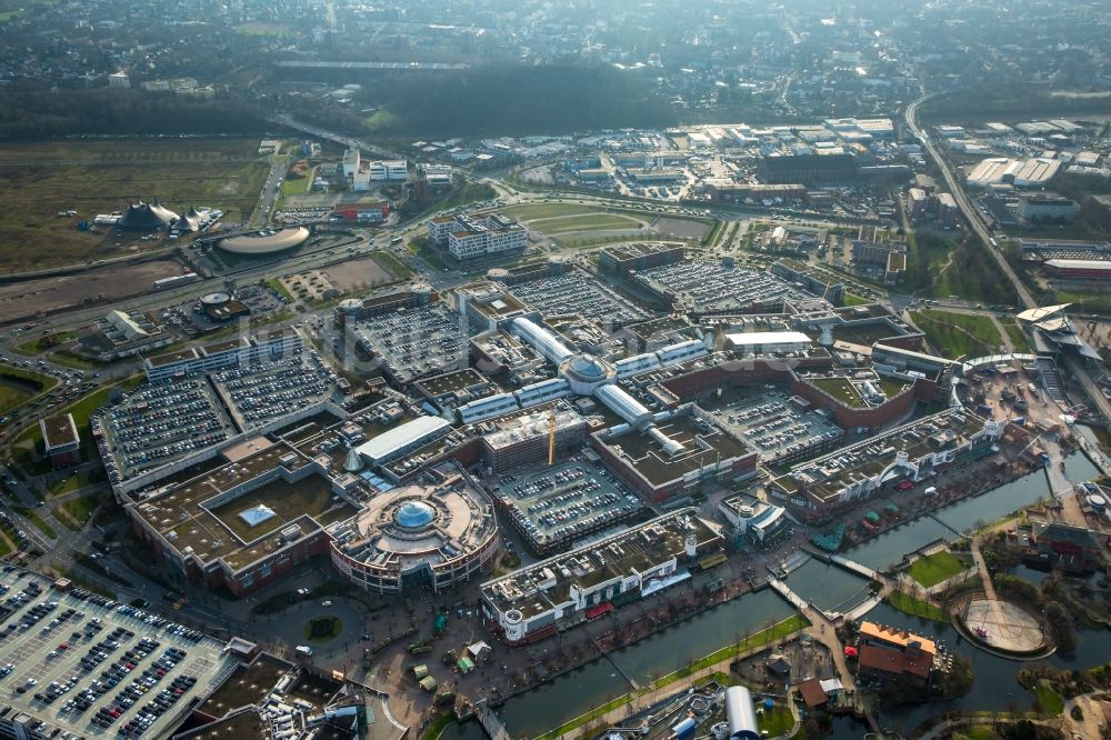 Oberhausen aus der Vogelperspektive: Gebäudekomplex und Gelände des Einkaufszentrum Centro in Oberhausen im Bundesland Nordrhein-Westfalen