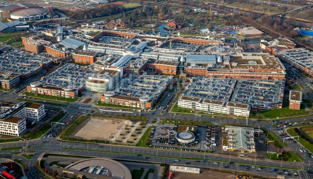 Oberhausen von oben - Gebäudekomplex und Gelände des Einkaufszentrum Centro in Oberhausen im Bundesland Nordrhein-Westfalen