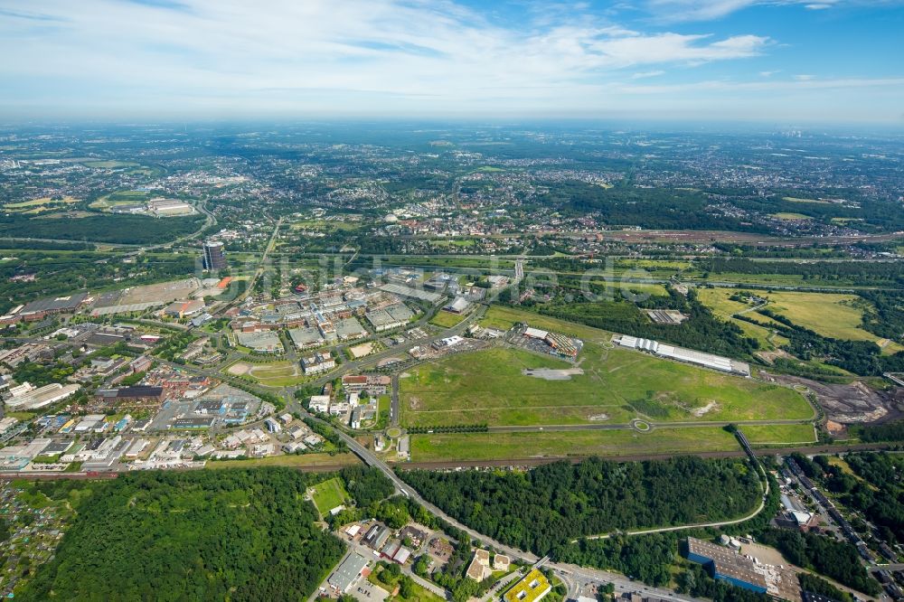 Oberhausen von oben - Gebäudekomplex und Gelände des Einkaufszentrum Centro in Oberhausen im Bundesland Nordrhein-Westfalen