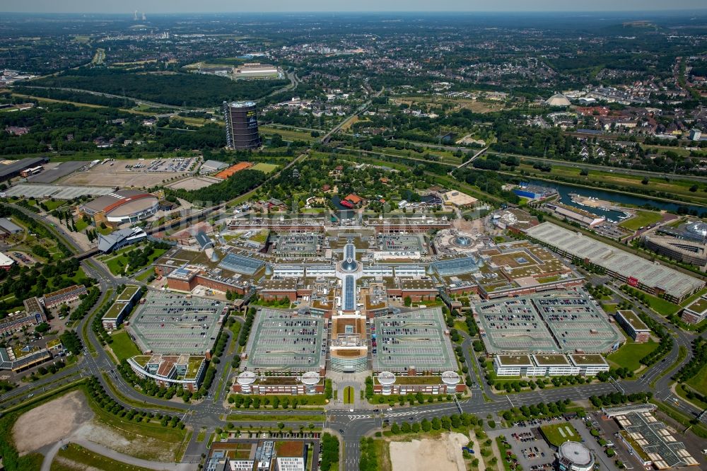 Oberhausen aus der Vogelperspektive: Gebäudekomplex und Gelände des Einkaufszentrum Centro in Oberhausen im Bundesland Nordrhein-Westfalen