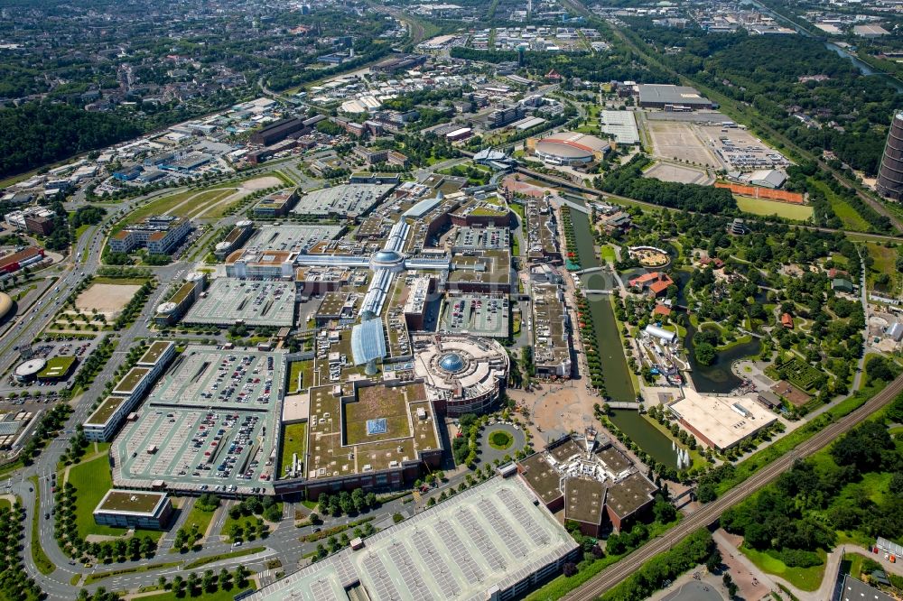 Oberhausen von oben - Gebäudekomplex und Gelände des Einkaufszentrum Centro in Oberhausen im Bundesland Nordrhein-Westfalen