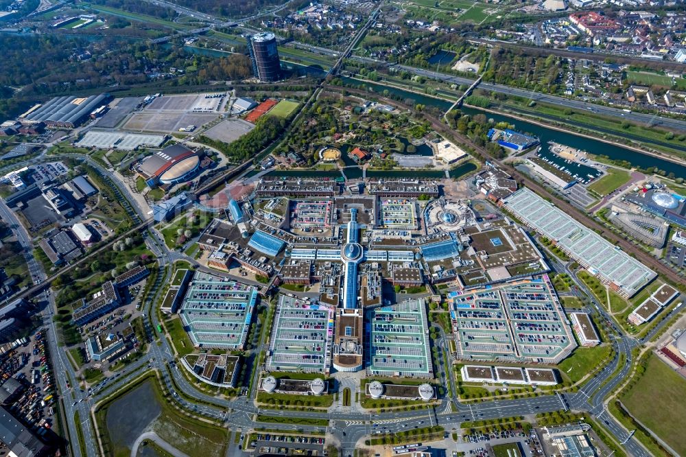 Oberhausen von oben - Gebäudekomplex und Gelände des Einkaufszentrum Centro in Oberhausen im Bundesland Nordrhein-Westfalen