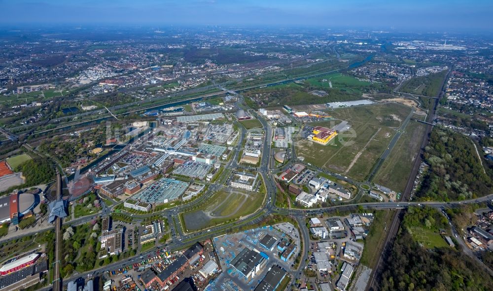 Oberhausen aus der Vogelperspektive: Gebäudekomplex und Gelände des Einkaufszentrum Centro in Oberhausen im Bundesland Nordrhein-Westfalen