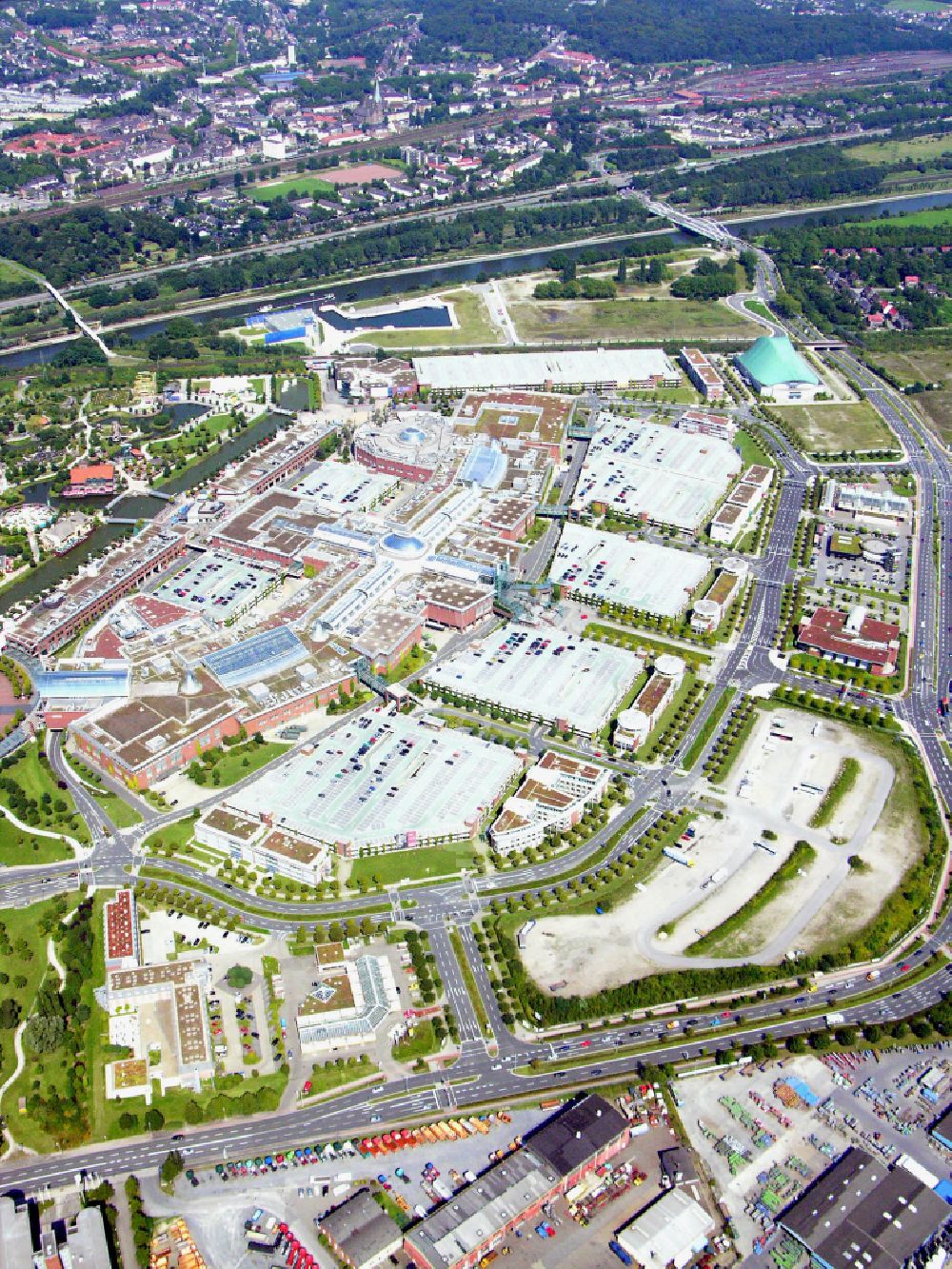 Luftbild Oberhausen - Gebäudekomplex und Gelände des Einkaufszentrum Centro in Oberhausen im Bundesland Nordrhein-Westfalen